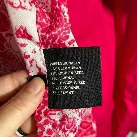 Guess trench coat. bright pink. Button up and tie waist. Size Medium. GUC! - Picture 9 of 15